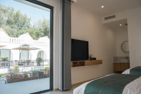 Yixinting Homestay Отели в г. Хочен