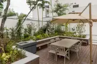 杭州桐廬OMG心跳樂園逸塵民宿 篷友圈-玉柱山野露營基地附近的飯店