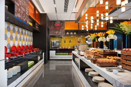 Hampton by Hilton Hengdian Отели рядом с достопримечательностью «Ming and Qing Dwellings Expo City»