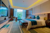 Cili Boat Autumn Hotel
