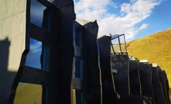 Black Stone Hotel