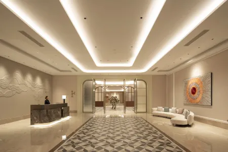 Crowne Plaza Xiangyang Fuchun Lakeside Отели рядом с достопримечательностью «Xiangyang Vocational and Technical College»