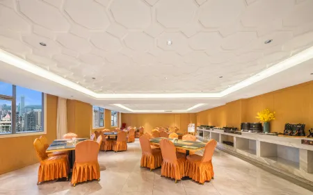 Vienna International Hotel (Guiyang Fountain Metro Station Taiping Road Internet celebrity Street) Отели рядом с достопримечательностью «Dashizi Square»