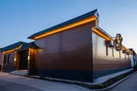 Xinyuan · Half Window Moon | Minimal · Bank · Shorely Homestay (People's Square) - 2-Star