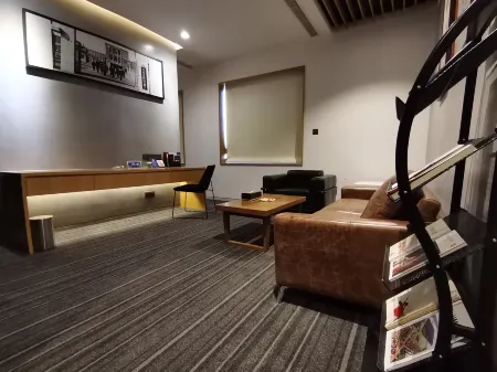 Dong'a Ajiao Culture Hotel Отели рядом с достопримечательностью «Dong'a Yaowang Mountain»