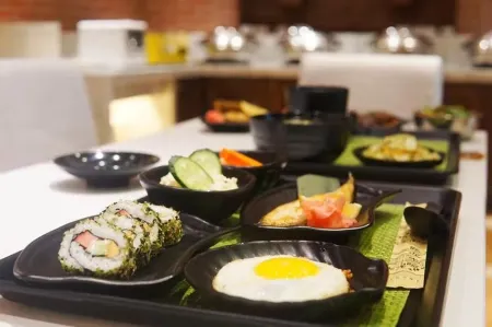 Bamboo Hotel (Shanghai Hongqiao Airport, National Exhibition Center) Отели рядом с достопримечательностью «Dayuantong Temple»