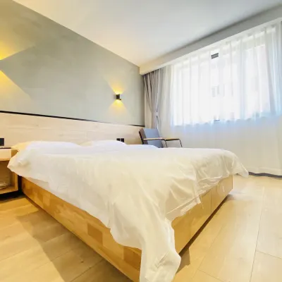 Fresh hotel Beijing station store Отели рядом с достопримечательностью «Парк Житань»