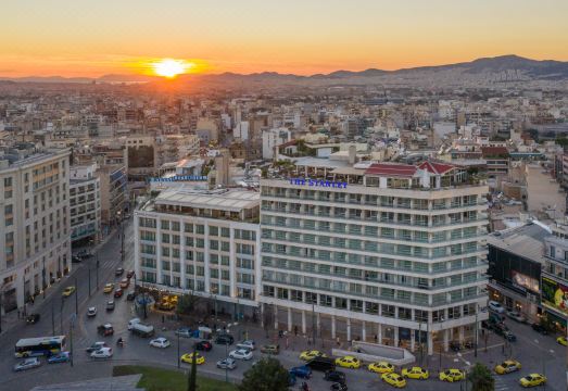 더 스탠리 아테네의 럭셔리한 로비 또는 수영장