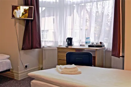 Central Hotel Golders Green