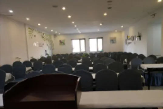 春天連鎖賓館（哈爾濱和興路地鐵站工業大學店）