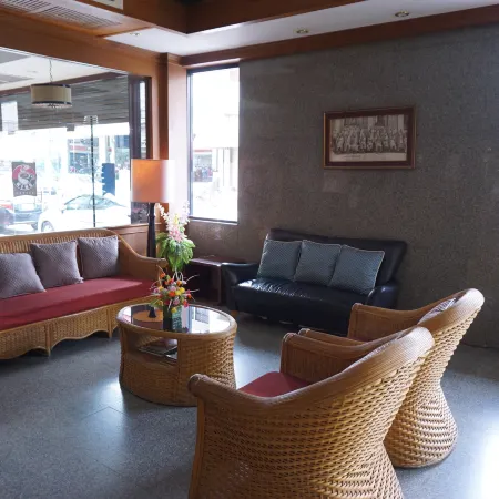 King Hotel Отели в г. Лёй