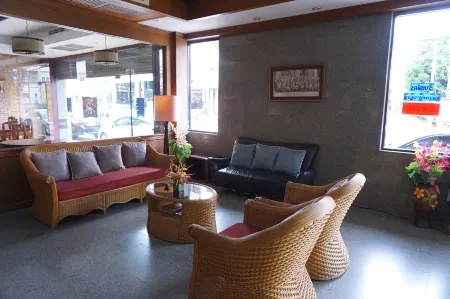 King Hotel Отели в г. Лёй