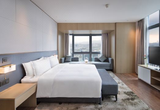 호텔 조식 뷔페의 다양한 음식