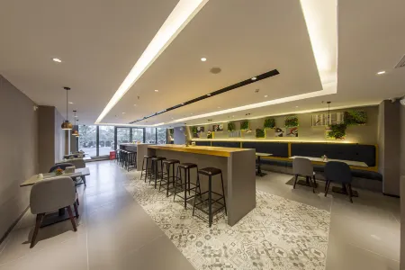 Homeinn Selected Hotel (Fuzhou South Railway Station) Отели рядом с достопримечательностью «Mingcheng Center»