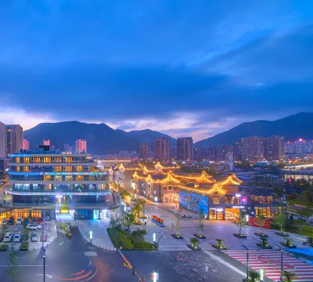 Maison New Century Hotel Putuo World Donggang Zhoushan Отели рядом с достопримечательностью «Fanyin Cave»