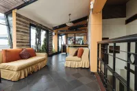 RedDoorz Plus @ The Ridge Tagaytay Hotels in Cavite