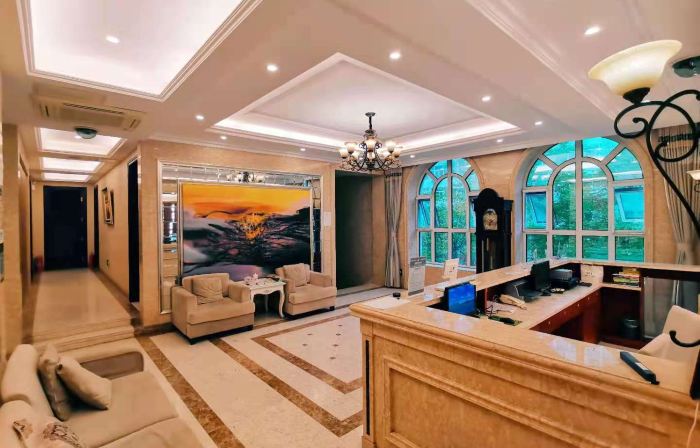 Jinze Hotel (Qingdao Taitung Pedestrian Street)