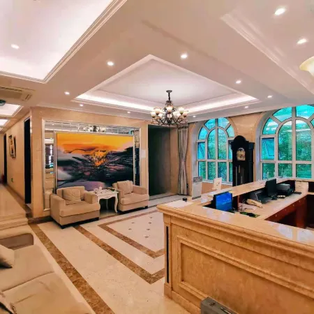 Jinze Hotel (Qingdao Taitung Pedestrian Street) Отели рядом с достопримечательностью «Храм Джаншан»