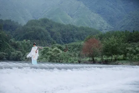 Floral Hotel · shuilushan residential hotel  (Wuyuan) Отели рядом с достопримечательностью «Wuyuan Huangling»