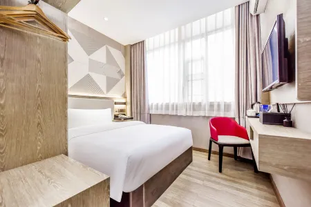 Borrman Hotel (Zhuhai Mingzhu Light Rail Station Tianhong Mall)