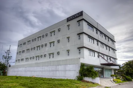 Capital O 827 Speciale Hotel Отели рядом с достопримечательностью «Маунт-Си Онелофт»