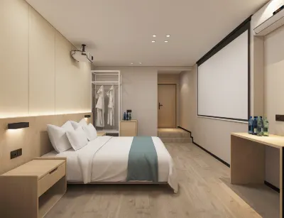 Golden Leaf Fashion Hotel (Bulgao Plaza at the intersection of Jianshe Road) Hotels near Hunan Institute of Engineering - Institute of Applied Technology