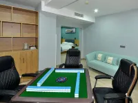 洛陽華墨逸緻·Serenity輕奢悅享飯店（洛陽火車站國花路地鐵站店） 二乔路附近的飯店