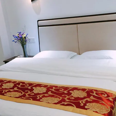 300 Mountain Hot Spring Business Hotel