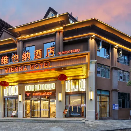 Vienna Hotel (Kaizhou Hanfeng Lake) Отели рядом с достопримечательностью «Кэчжоу Большой Рынок»