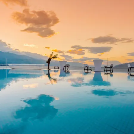 Beautiful crown Sea View Resort (Erhai flagship)