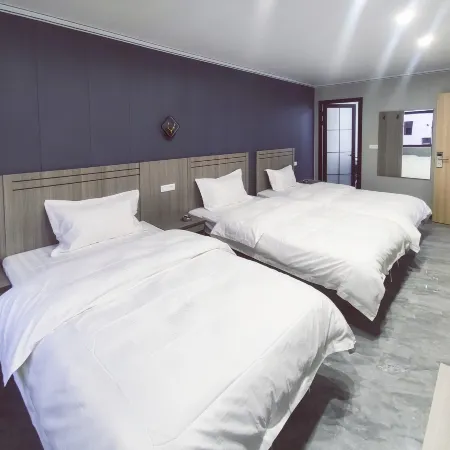 Mengzhou Longfeng Hotel