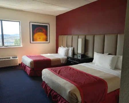 โรงแรมพิเจียนฟอร์จ โรงแรมในพีเจียนฟอร์จ