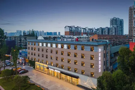 Homeinn Plus Hotel (Chengdu Longquanyi Duzhong Road Aerospace City) Отели рядом с достопримечательностью «CPC Chengdu Longquanyi District Committee Party School»