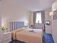 Hotel Napoleon Hotels near Esquilino