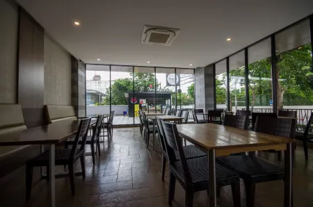 Marsi Hotel @ Bangchak Отели рядом с достопримечательностью «Regent Home 9 Condo»