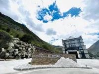 Daochengyading Howard Johnson Các khách sạn gần Langjiling Temple of Gongga