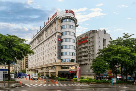 Ibis Hotel (Dongguan Qifeng Park Subway Station) Отели рядом с достопримечательностью «CPC Dongguan Party School of CPC»