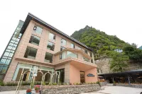 Beautiful Scenery Hotel Hotels in Li County