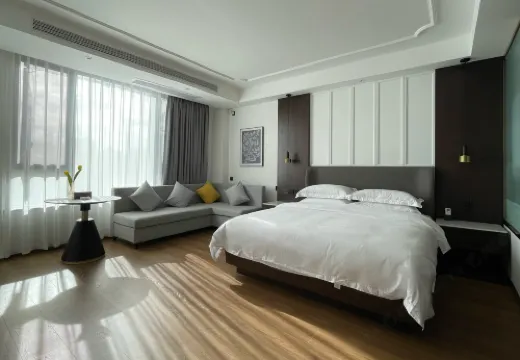 齊興智能飯店（石屏米軌小火車石屏古城店）