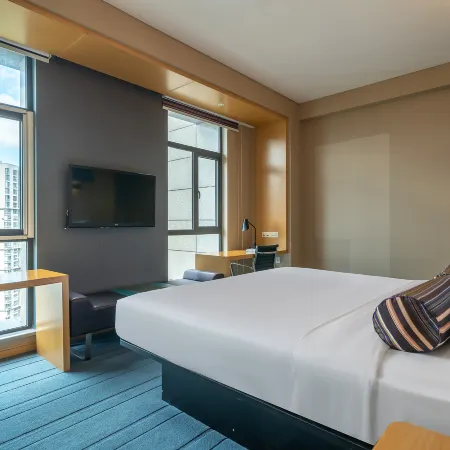 Yancheng Baolong Yiyue Select Hotel