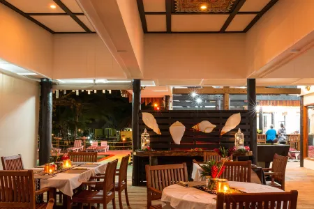 Funky Fish Beach & Surf Resort Отели в г. Мана Айленд