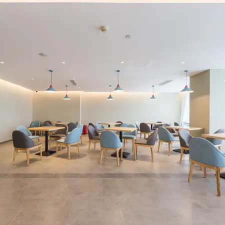 Home Inns (Guiyang Railway Station Qingyun Market Branch)
