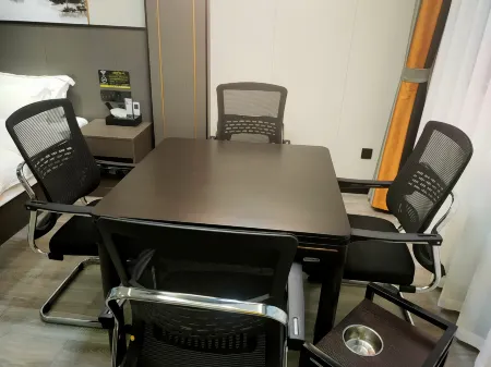 Lotus Junyi Hotel (Changning Zhuoli School) Отели рядом с достопримечательностью «Dongfeng Square»