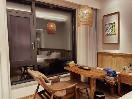 Yixing Yizhi Homestay (China Yixing Ceramic Museum) Отели рядом с достопримечательностью «Yi Garden»