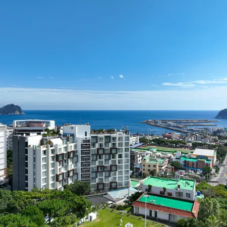 The Island Blue Hotel Отели рядом с достопримечательностью «Водопад Вонан»