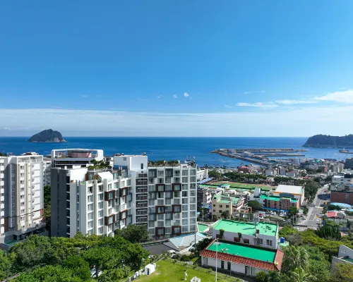 The Island Blue Hotel Hotels near Sammaebong Park