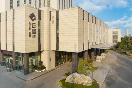 Shanghai Huayi Renjoy Hotel Отели рядом с достопримечательностью «Er Yan Temple»