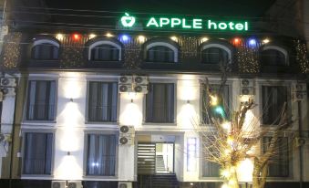 Little Apple Hotel