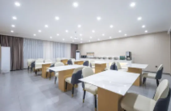 Wyndham Hotel (Donghu Qilou Old Street Store)