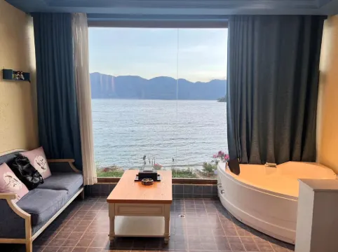 Lugu Lake Yuanshe Homestay (Lover's Beach Branch)